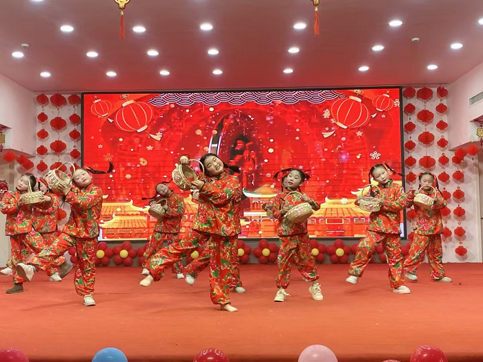 欢声笑语迎元旦  师生联欢启新年 ——民权县育才小学元旦联欢会