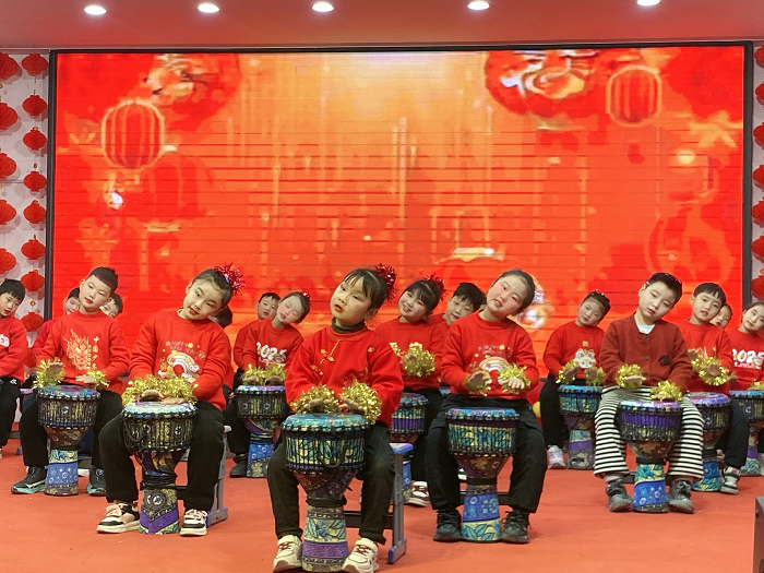 欢声笑语迎元旦  师生联欢启新年 ——民权县育才小学元旦联欢会
