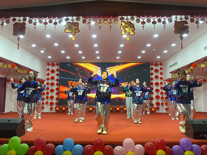 欢声笑语迎元旦  师生联欢启新年 ——民权县育才小学元旦联欢会