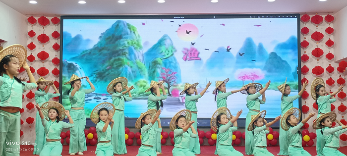 欢声笑语迎元旦  师生联欢启新年 ——民权县育才小学元旦联欢会