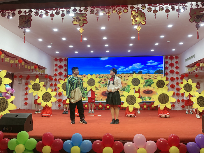欢声笑语迎元旦  师生联欢启新年 ——民权县育才小学元旦联欢会