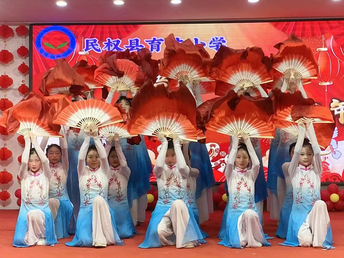 欢声笑语迎元旦  师生联欢启新年 ——民权县育才小学元旦联欢会