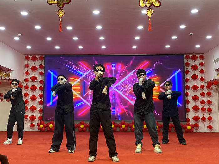 欢声笑语迎元旦  师生联欢启新年 ——民权县育才小学元旦联欢会