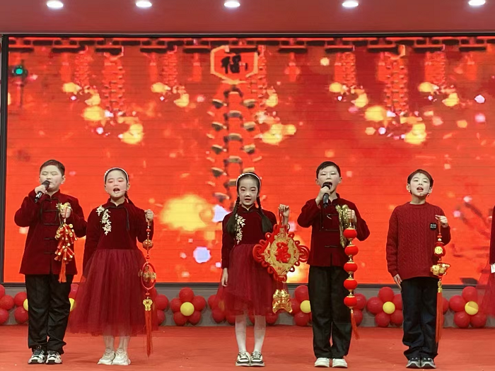 欢声笑语迎元旦  师生联欢启新年 ——民权县育才小学元旦联欢会