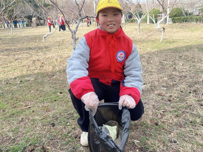 童心向雷锋 环保护家园 ——民权县育才小学雷锋日实践活动