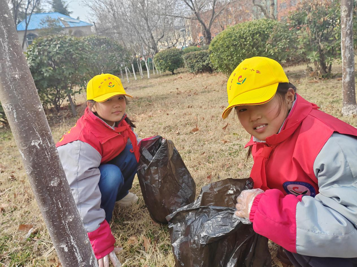 童心向雷锋 环保护家园 ——民权县育才小学雷锋日实践活动