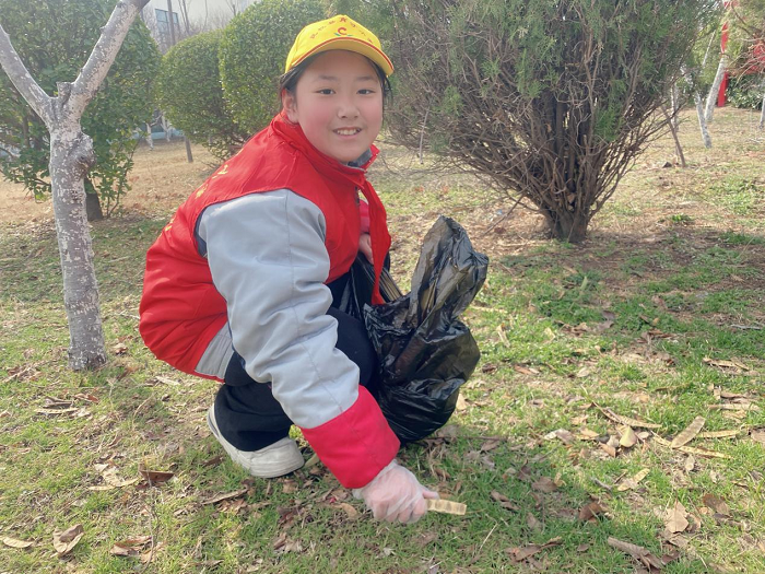 童心向雷锋 环保护家园 ——民权县育才小学雷锋日实践活动