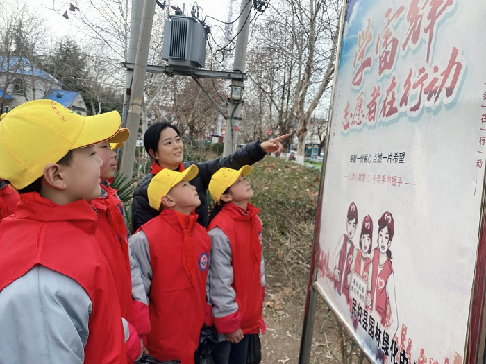 童心向雷锋 环保护家园 ——民权县育才小学雷锋日实践活动