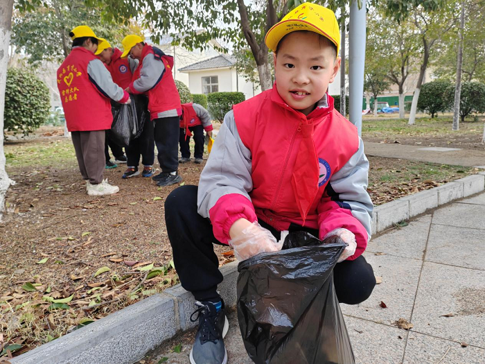 童心向雷锋 环保护家园 ——民权县育才小学雷锋日实践活动