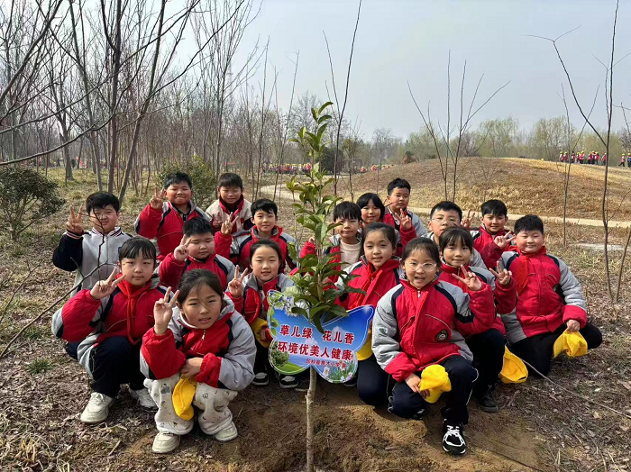 “植”此青绿  悦见春天   ——民权育才小学“3·12”植树节主题教育