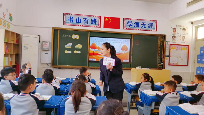 一花独放不是春，百花齐放春满园 ——民权县育才小学低年级语文听