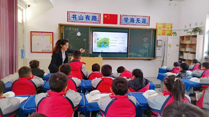 一花独放不是春，百花齐放春满园 ——民权县育才小学低年级语文听