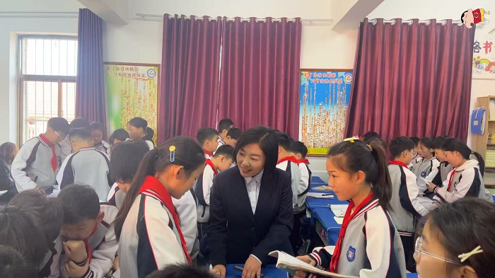 语文课堂展风采    听评研讨促提升                                ------- 民