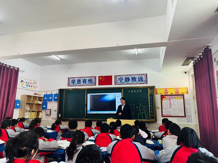 语文课堂展风采    听评研讨促提升                                ------- 民