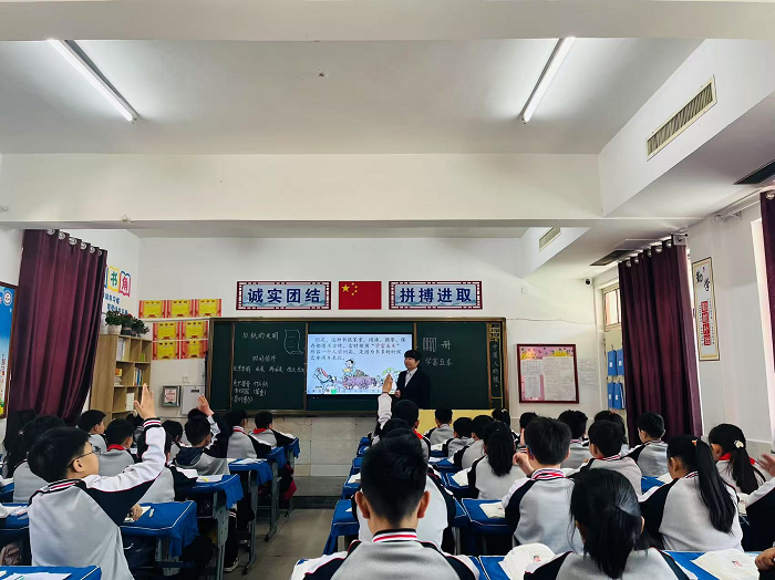 语文课堂展风采    听评研讨促提升                                ------- 民