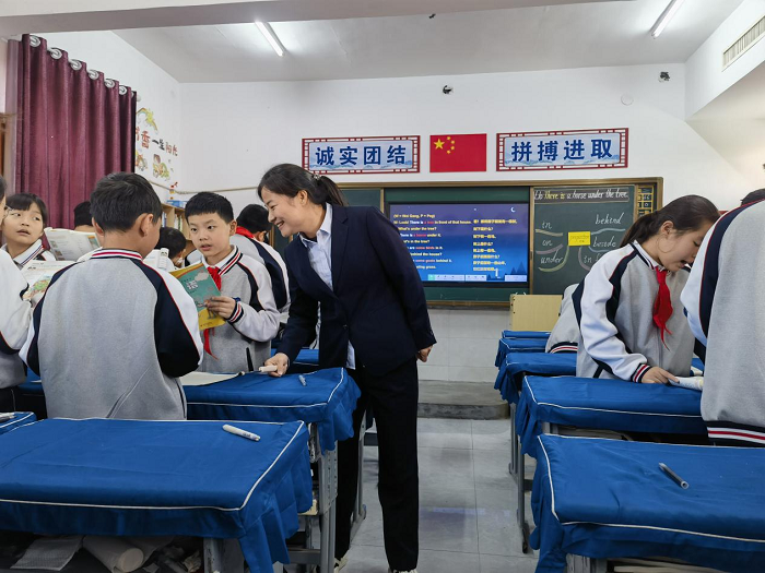 设计巧思量,课堂闪光芒 ——民权育才小学英语组听评课 设计巧思量,课堂闪光芒 ——民权育才小学英语组听评课