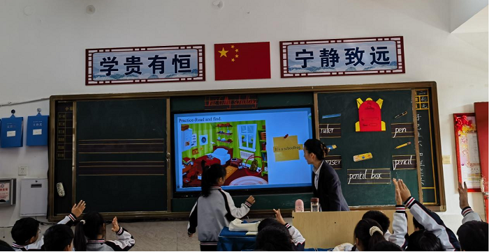 设计巧思量,课堂闪光芒 ——民权育才小学英语组听评课 设计巧思量,课堂闪光芒 ——民权育才小学英语组听评课