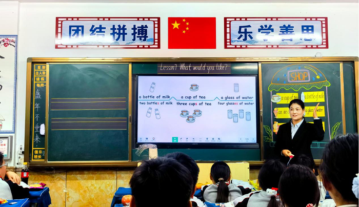 设计巧思量,课堂闪光芒 ——民权育才小学英语组听评课 设计巧思量,课堂闪光芒 ——民权育才小学英语组听评课