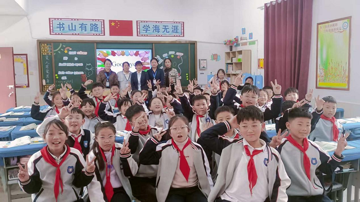 设计巧思量,课堂闪光芒 ——民权育才小学英语组听评课 设计巧思量,课堂闪光芒 ——民权育才小学英语组听评课