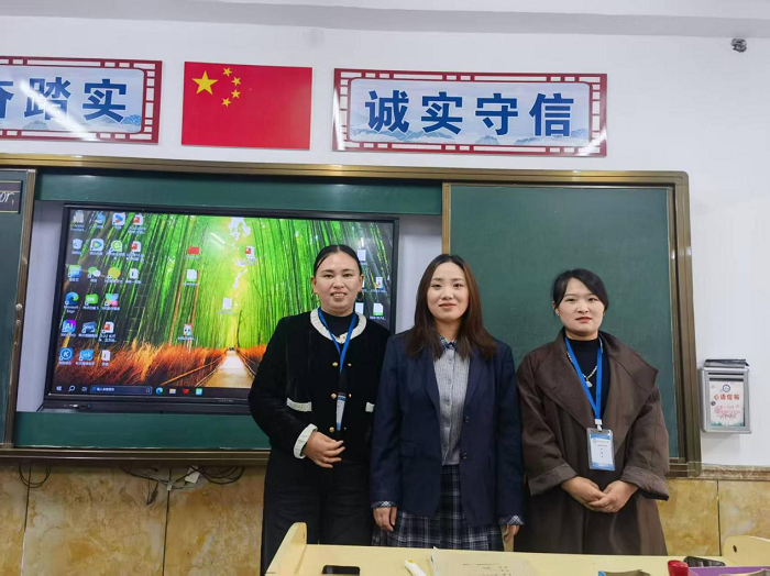 设计巧思量,课堂闪光芒 ——民权育才小学英语组听评课 设计巧思量,课堂闪光芒 ——民权育才小学英语组听评课