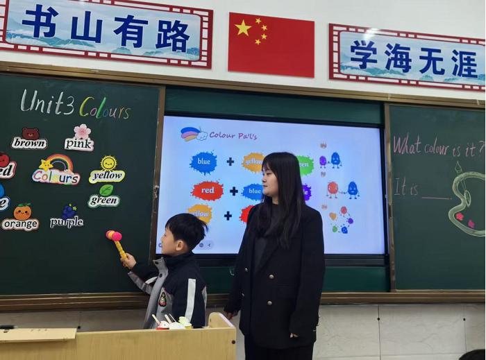 欢乐课堂展风采 以评促研共成长 ——民权育才小学英语组听评课活