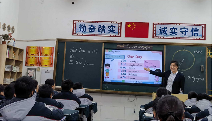 欢乐课堂展风采 以评促研共成长 ——民权育才小学英语组听评课活