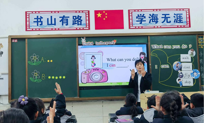 欢乐课堂展风采 以评促研共成长 ——民权育才小学英语组听评课活