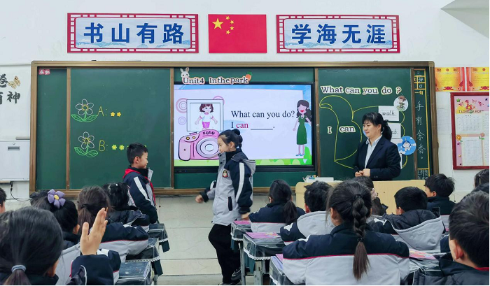 欢乐课堂展风采 以评促研共成长 ——民权育才小学英语组听评课活