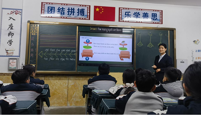 欢乐课堂展风采 以评促研共成长 ——民权育才小学英语组听评课活