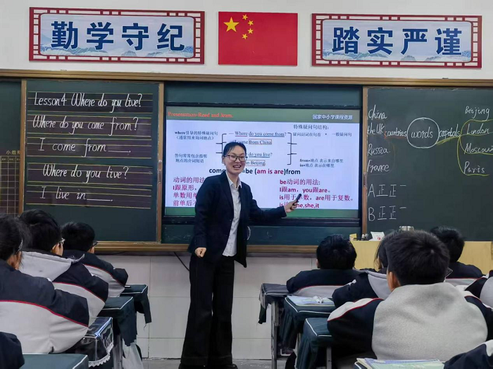 欢乐课堂展风采 以评促研共成长 ——民权育才小学英语组听评课活