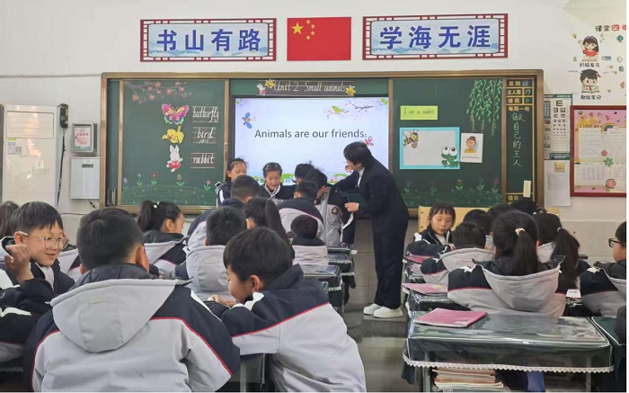 欢乐课堂展风采 以评促研共成长 ——民权育才小学英语组听评课活