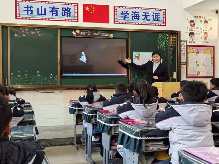 欢乐课堂展风采 以评促研共成长 ——民权育才小学英语组听评课活