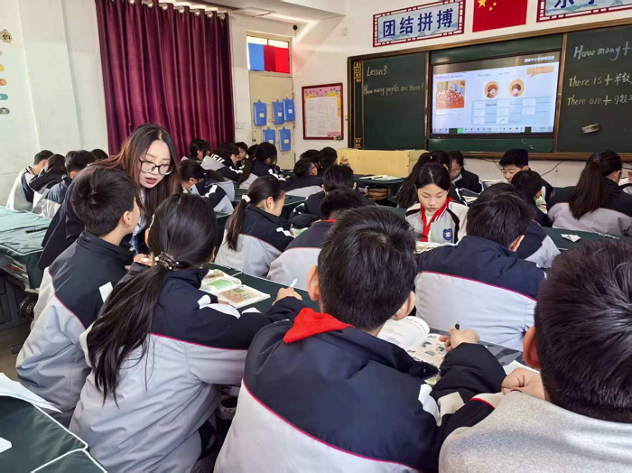 欢乐课堂展风采 以评促研共成长 ——民权育才小学英语组听评课活