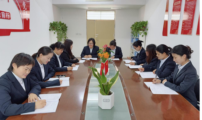 欢乐课堂展风采 以评促研共成长 ——民权育才小学英语组听评课活