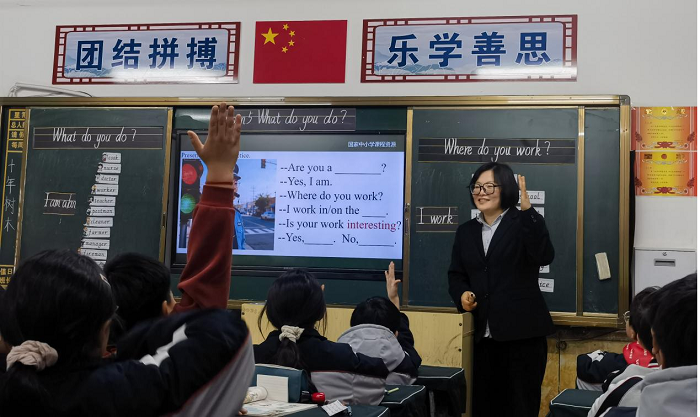 欢乐课堂展风采 以评促研共成长 ——民权育才小学英语组听评课活