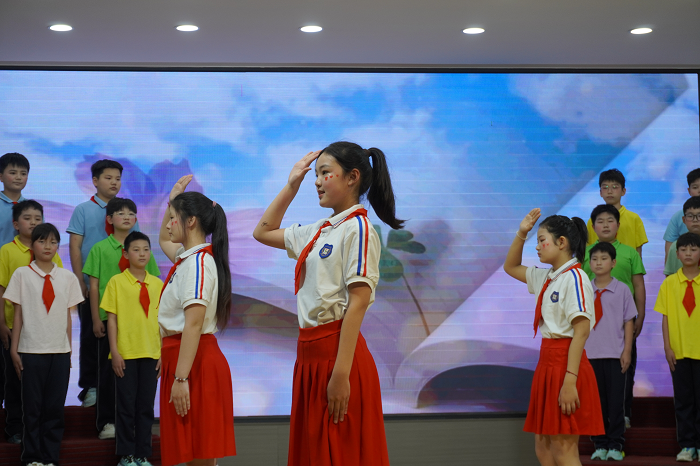 心怀感恩   向阳而行 ------民权县育才小学感恩朗诵比赛