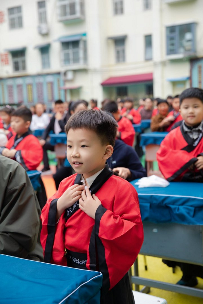 启智润心 向阳成长 ——民权县育才小学一年级新生启蒙拜师礼 启智润心 向阳成长 ——民权县育才小学一年级新生启蒙拜师礼