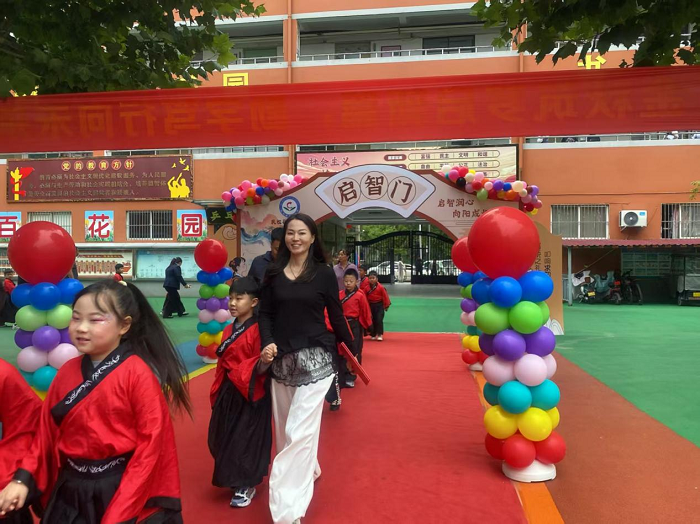 启智润心 向阳成长 ——民权县育才小学一年级新生启蒙拜师礼 启智润心 向阳成长 ——民权县育才小学一年级新生启蒙拜师礼