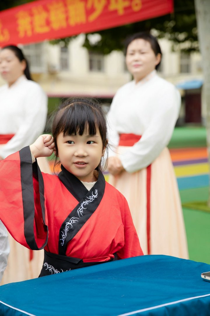 启智润心 向阳成长 ——民权县育才小学一年级新生启蒙拜师礼 启智润心 向阳成长 ——民权县育才小学一年级新生启蒙拜师礼