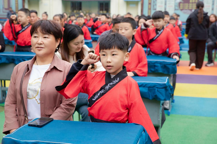启智润心 向阳成长 ——民权县育才小学一年级新生启蒙拜师礼 启智润心 向阳成长 ——民权县育才小学一年级新生启蒙拜师礼