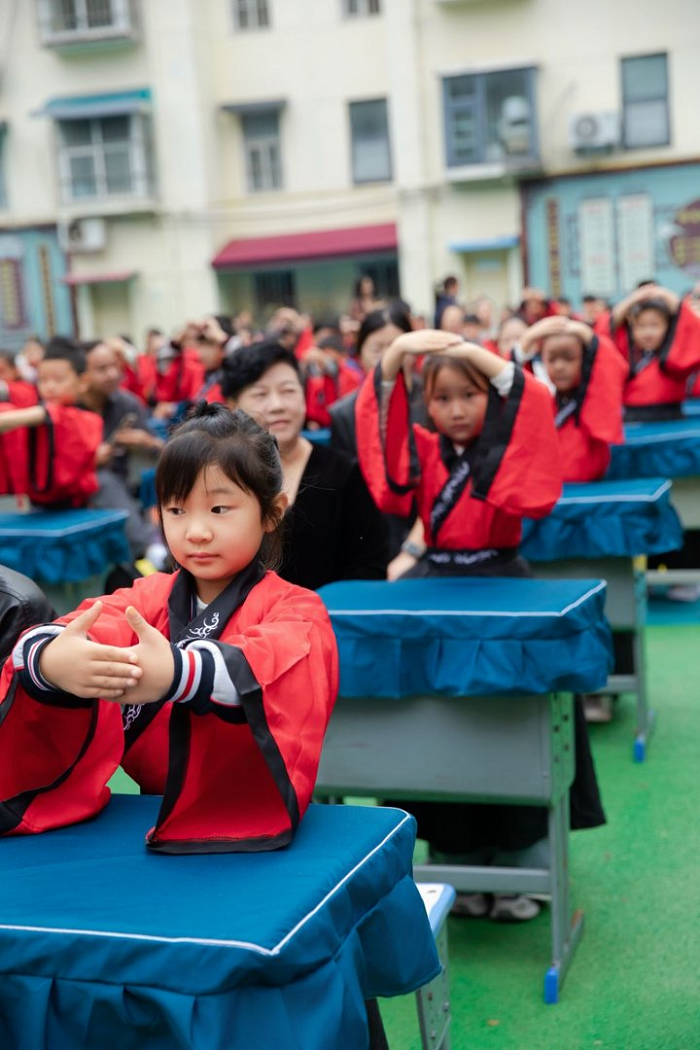 启智润心 向阳成长 ——民权县育才小学一年级新生启蒙拜师礼 启智润心 向阳成长 ——民权县育才小学一年级新生启蒙拜师礼