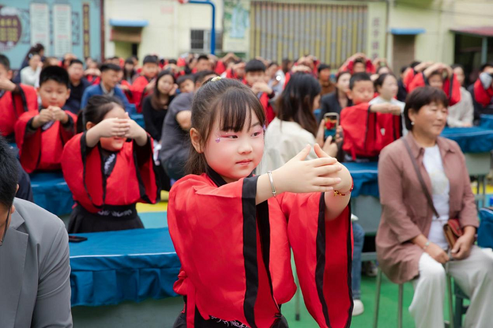 启智润心 向阳成长 ——民权县育才小学一年级新生启蒙拜师礼 启智润心 向阳成长 ——民权县育才小学一年级新生启蒙拜师礼