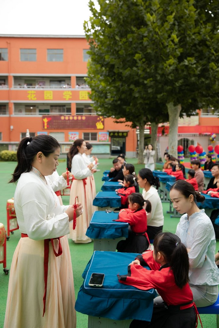 启智润心 向阳成长 ——民权县育才小学一年级新生启蒙拜师礼 启智润心 向阳成长 ——民权县育才小学一年级新生启蒙拜师礼