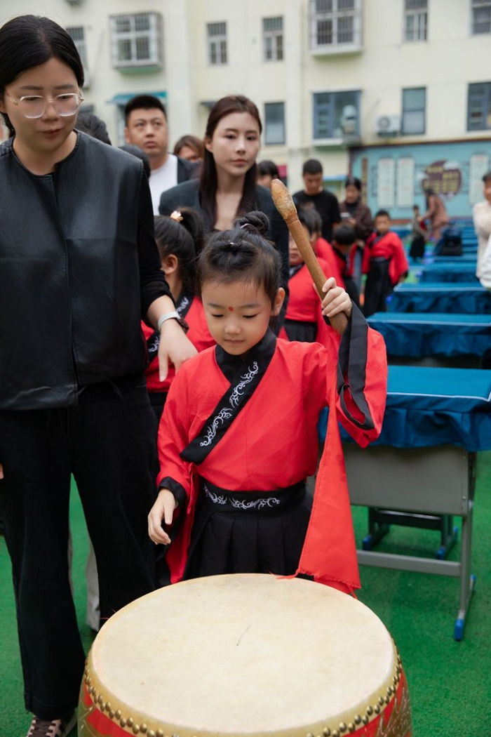 启智润心 向阳成长 ——民权县育才小学一年级新生启蒙拜师礼 启智润心 向阳成长 ——民权县育才小学一年级新生启蒙拜师礼