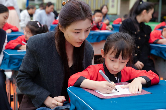 启智润心 向阳成长 ——民权县育才小学一年级新生启蒙拜师礼 启智润心 向阳成长 ——民权县育才小学一年级新生启蒙拜师礼