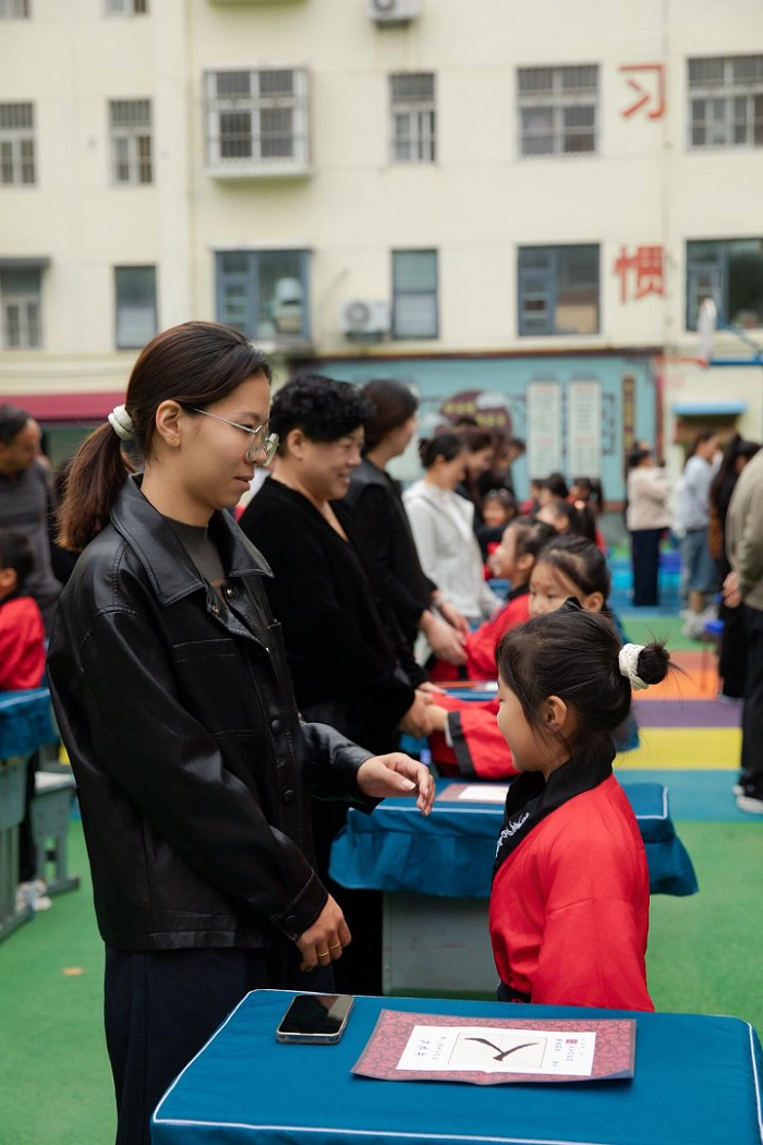 启智润心 向阳成长 ——民权县育才小学一年级新生启蒙拜师礼 启智润心 向阳成长 ——民权县育才小学一年级新生启蒙拜师礼