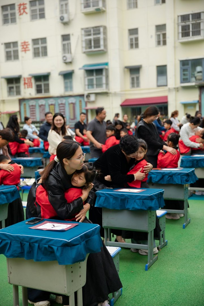 启智润心 向阳成长 ——民权县育才小学一年级新生启蒙拜师礼 启智润心 向阳成长 ——民权县育才小学一年级新生启蒙拜师礼
