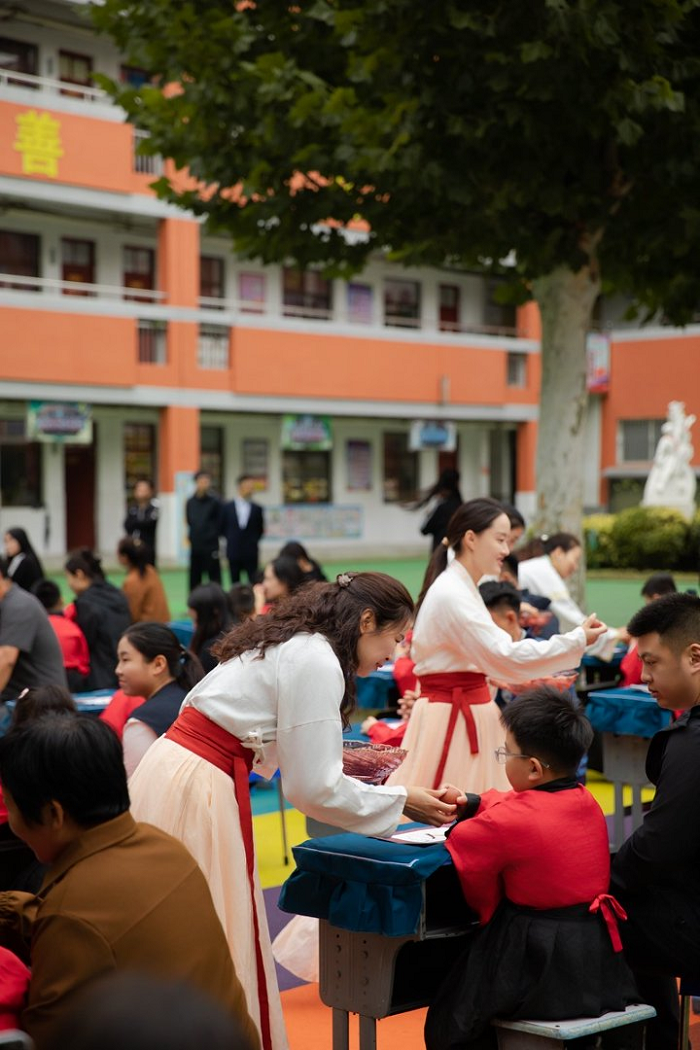 启智润心 向阳成长 ——民权县育才小学一年级新生启蒙拜师礼 启智润心 向阳成长 ——民权县育才小学一年级新生启蒙拜师礼