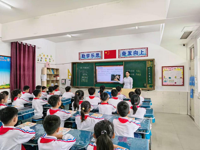 深耕课堂提质效 听课评课促成长 ——民权县育才小学语文组听评课 深耕课堂提质效 听课评课促成长 ——民权县育才小学语文组听评课