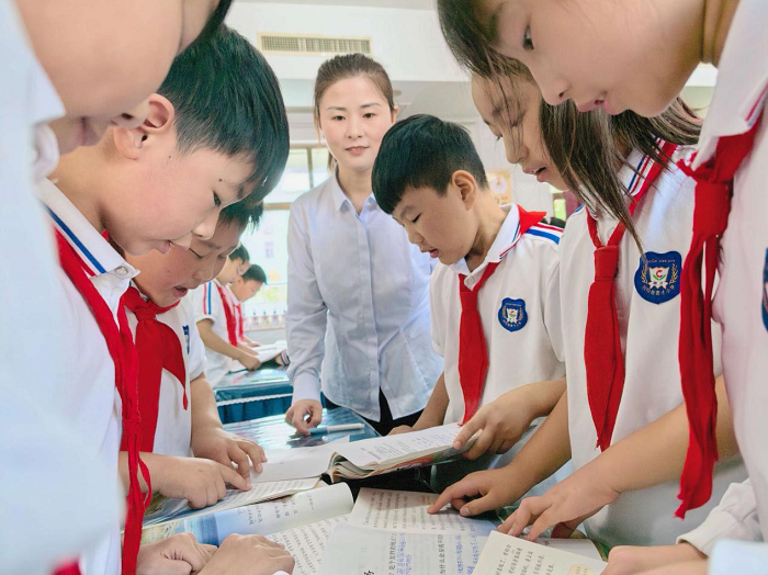深耕课堂提质效 听课评课促成长 ——民权县育才小学语文组听评课 深耕课堂提质效 听课评课促成长 ——民权县育才小学语文组听评课